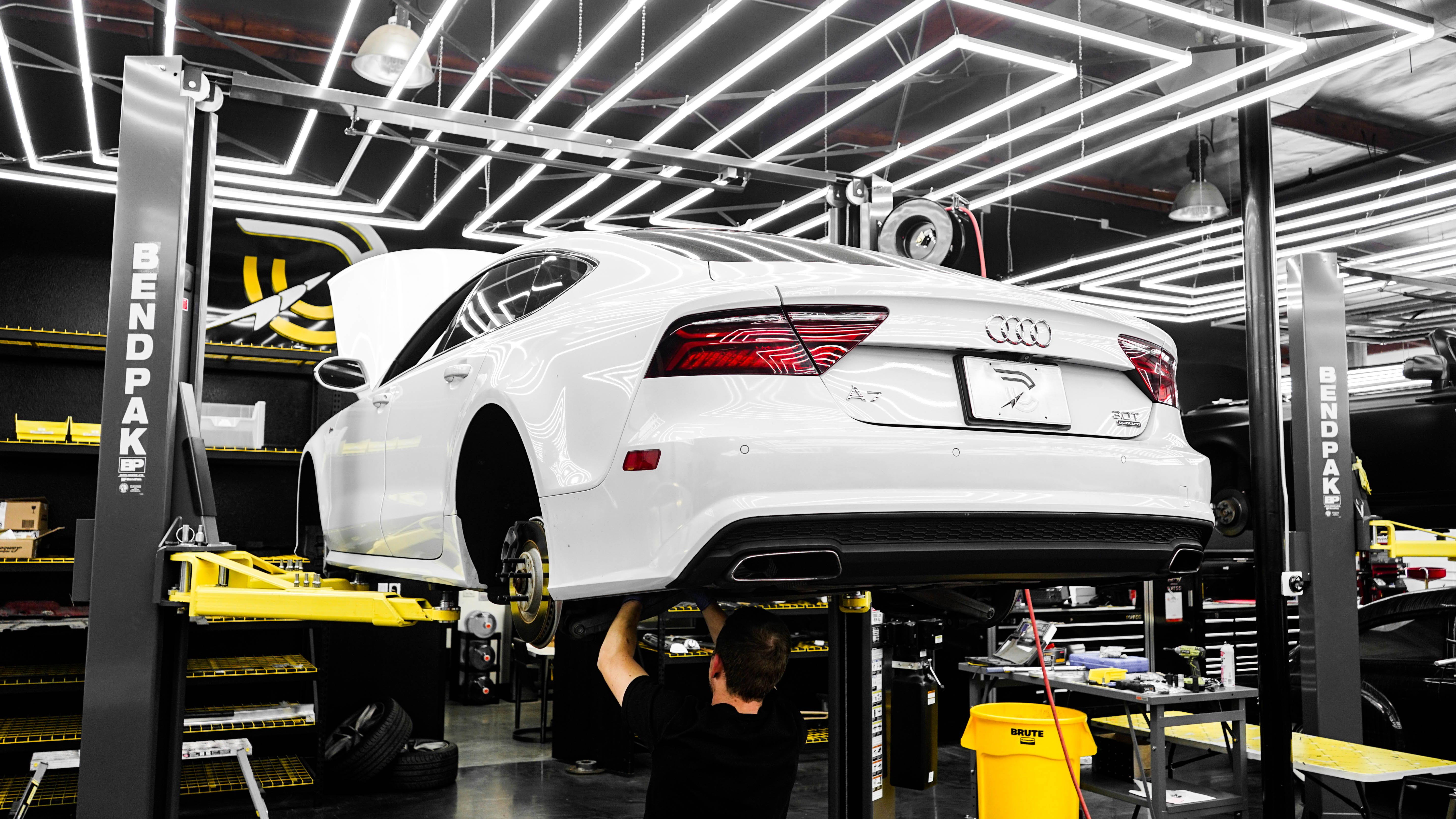 Tire mounting and balancing
